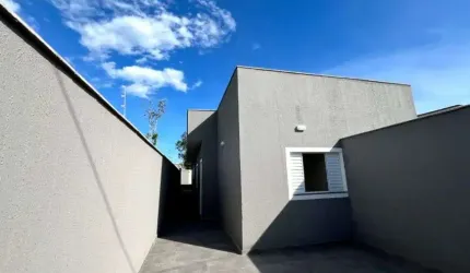 Casa com piscina e 2 quartos em Itanhaém.