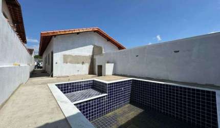 Casa na praia com piscina e 2 quartos em Itanhaém.