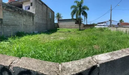 Terreno de esquina com liberação ambiental em Itanhaém.