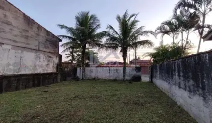 Terreno com escritura à 900m do mar em Itanhaém.