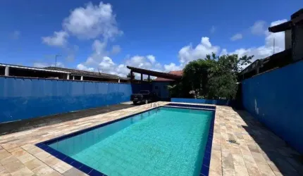 Casa na praia com 3 quartos, piscina, churrasqueira e jardim em Itanhaém.