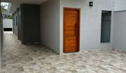 Casa com 2 quartos, piscina e churrasqueira em Itanhaém.