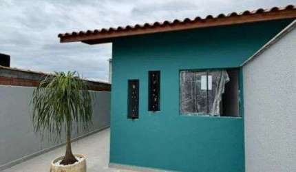 Casa com piscina e 2 quartos em Itanhaém.