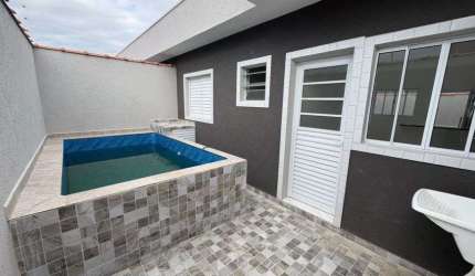 Casa em condominio com piscina e 2 quartos em Itanhaém.