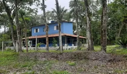 Chácara com 3 quartos e espaço para piscina em Itanhaém.