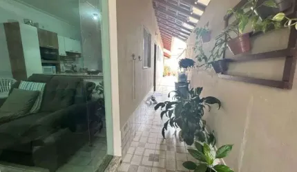 Casa com 2 quartos e área gourmet com churrasqueira em Itanhaém.