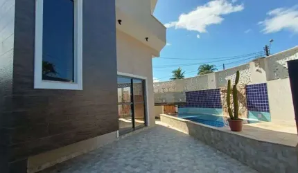Casa na praia com 2 quartos, piscina e churrasqueira em Itanhaém.