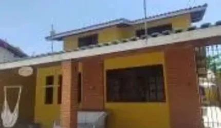 Casa com 5 quartos, piscina e área gourmet com churrasqueira em Itanhaém.