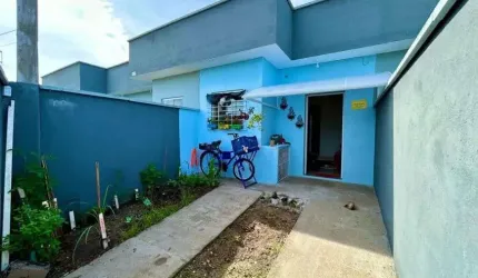 Casa com jardim e 1 quarto em Peruíbe.