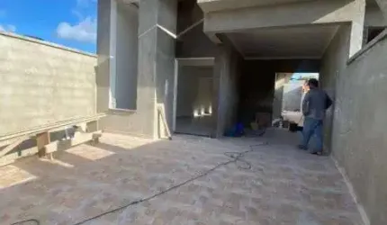 Casa com piscina, 2 quartos e área gourmet em Peruíbe.