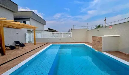 Casa em condomínio com 2 quartos e piscina em Itanhaém.