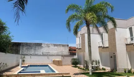 Casa em condomínio com piscina e 2 quartos em Itanhaém.