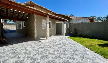 Casa na praia com 3 quartos, piscina e área gourmet em Itanhaém.