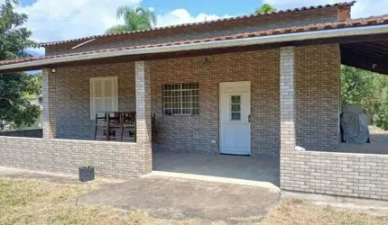 Chácara com 2 quartos e espaço para piscina em Itariri.