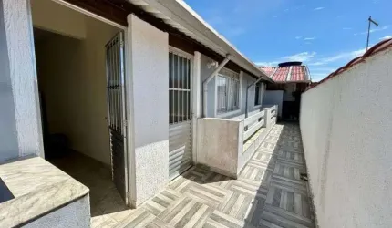 Casa com 9 kitnets à 450m do mar em Itanhaém.