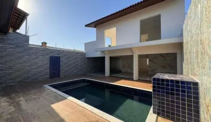 Casa na praia com 4 quartos e piscina em Itanhaém.