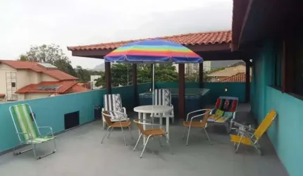 Casa de alto padrão no Centro de Peruíbe - R$1.050.000,00.