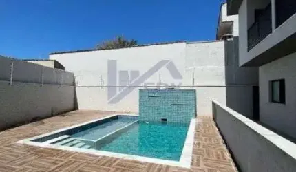 Casa em condomínio com 3 quartos, piscina e churrasqueira em Itanhaém.
