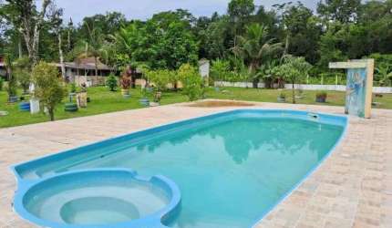 Chácara com 9 quartos, piscina e área gourmet em Itanhaém.
