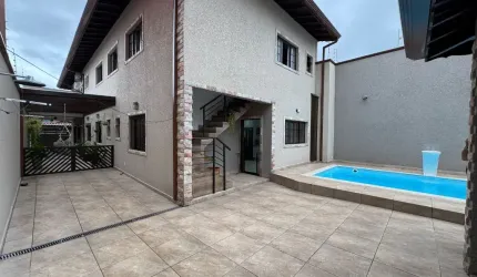 Casa de alto padrão em Peruíbe - R$ 1.550.000,00.