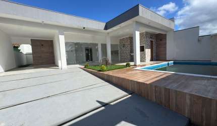 Casa na praia com 3 quartos e piscina em Itanhaém.