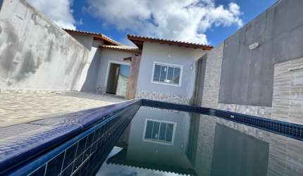 Casa com 2 quartos, piscina e churrasqueira em Itanhaém.
