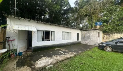 Casa com 3 quartos, espaço para piscina e jardim em Itanhaém.