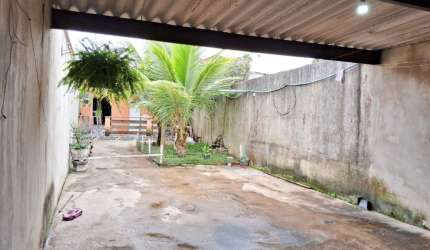 Casa com churrasqueira e jardim em Itanhaém.