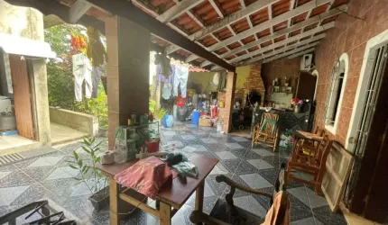 Casa com 3 quartos, churrasqueira e jardim em Itanhaém.
