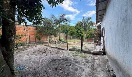 Chácara com 2 quartos e espaço para piscina em Itanhaém.