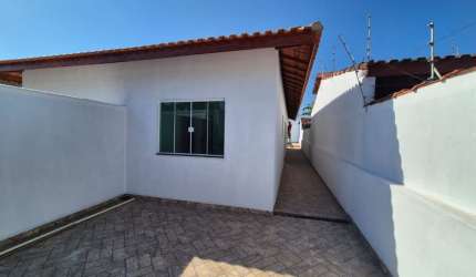 Casa com piscina e 2 quartos em Itanhaém.