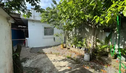 Casa lado praia com jardim em Itanhaém.
