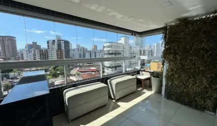 Apartamento na praia com piscina em Praia Grande.