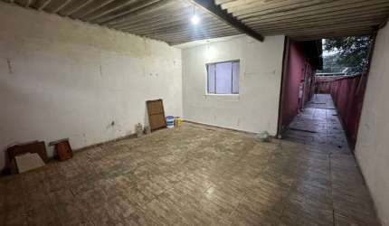 Casa com 3 quartos e espaço para piscina em Itanhaém.