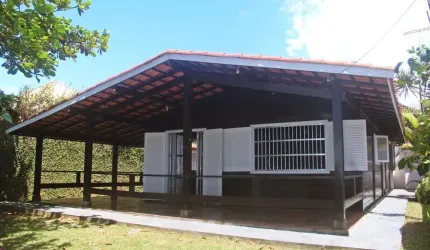 Casa frente mar com 4 quartos e área gourmet em Itanhaém.