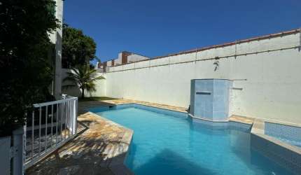 Casa em condomínio com piscina e 2 quartos em Itanhaém.