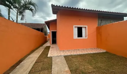 Casa com piscina e 2 quartos em Itanhaém.