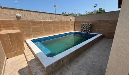 Casa com piscina, 2 quartos e churrasqueira em Itanhaém.