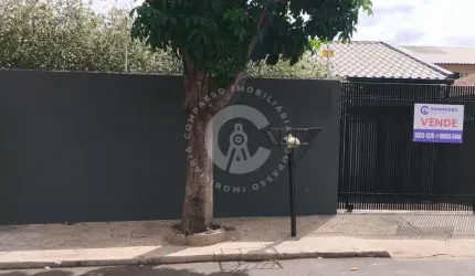 Casa com 03 dormitórios à venda no Jardim Tarobá em FOZ DO IGUAÇU - PR