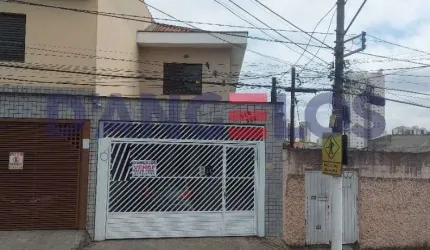 Sobrado à venda na Vila Invernada, São Paulo-SP: 2 quartos, 2 salas, 2 banheiros, 2 vagas de garagem!