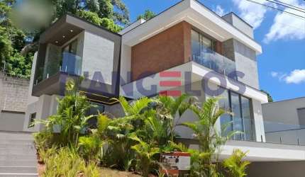 Imperdível Sobrado em Condomínio de Luxo em Arujá-SP,  3 Suítes, 2 Salas, 5 Banheiros, 2 Vagas, 295m²! Venha Conferir agora!