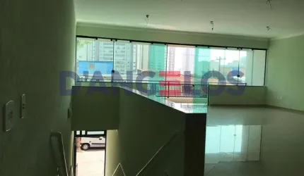 Salão Comercial para Locação no Tatuapé, São Paulo-SP: 2 Salas, 2 Banheiros, 2 Vagas de Garagem, 385m² de Área. Venha Conferir!