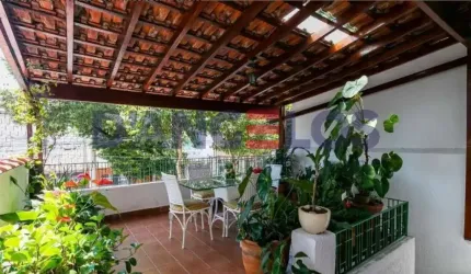 Sobrado à Venda com 3 Quartos na Mooca - São Paulo-SP: 1 Suite, 2 Salas, 2 Banheiros e 107m² - Agende sua Visita!