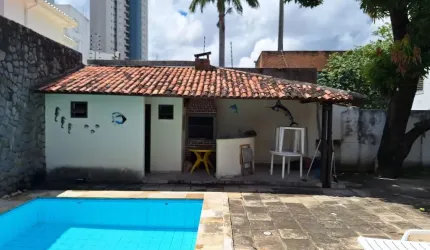 Vendo Casa no Bairro de Casa Forte  com 184m², 3 quartos sendo 1 suíte por R$ 1.200.000,00