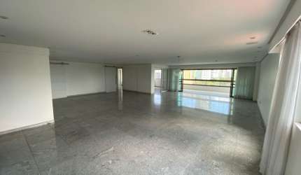 Edf. Edmundo Lacerda - Apartamento no Bairro de Casa Forte com 280m², 4 quartos sendo 4 suítes por R$ 2.500.000,00.