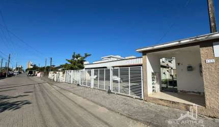 Casa na praia a 800 metros do mar em condomínio fechado