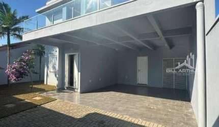 Casa na praia com piscina a pouco passos do mar