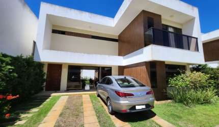 Casa de 4 suítes em condomínio!!