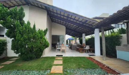 Casa c/ piscina em cond. fechado!!