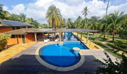 Busca vida 8000m² frente mar!!